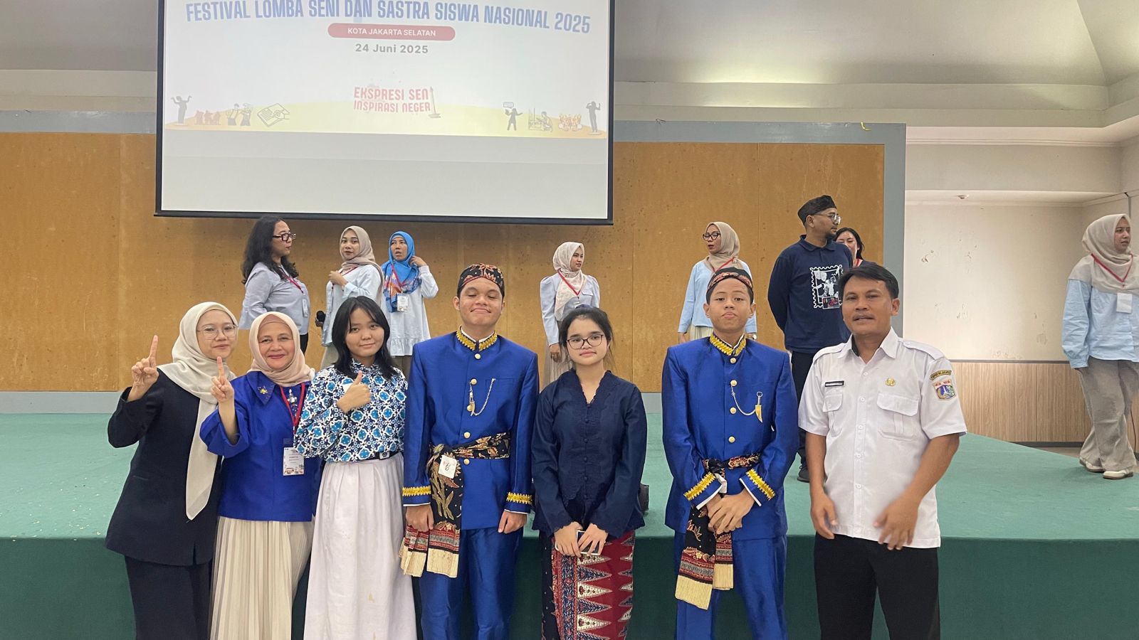 Dari Nada Menjadi Juara: Ansambel SMPN 265 Tampil Gemilang di FLS2N